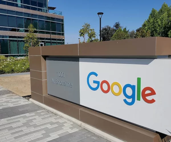 Google กำลังดำเนินการขอให้ผู้ใช้ลบหมายเลขโทรศัพท์ ที่อยู่ออกจากผลการค้นหา