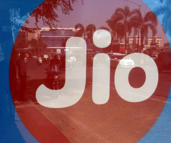 Reliance Jio รายงานฐานลูกค้าลดลง 10.9 ล้านรายในไตรมาสที่แล้ว ขณะที่ ARPU Rose