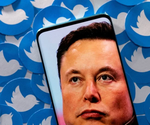 Elon Musk Sinks Into Twitter HQ, Changes Twitter Profile to ‘Chief Twit’